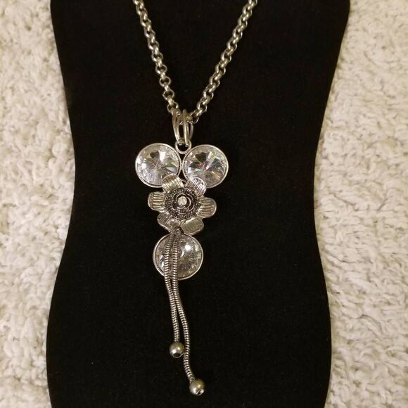 Chunky Silver Rhinestone Flower Necklace - Picture 2 of 6